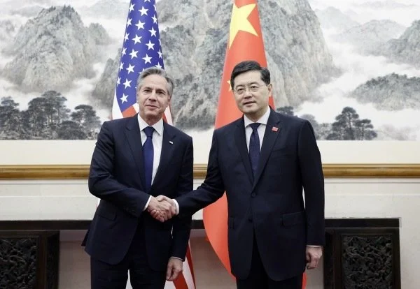 2023年6月18日，国务委员兼外长秦刚在北京同美国国务卿布林肯举行会谈。图片来源：外交部网站