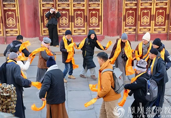 青山行不尽：一个佛教通讯员的十年江湖路 | 凤凰网佛教广西交流营优秀作业