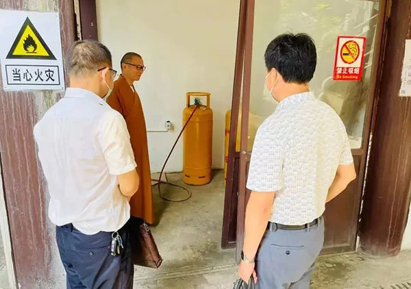 疫情-安全感爆棚！各寺院喜迎国庆，师父们花式开启安全隐患排查工作