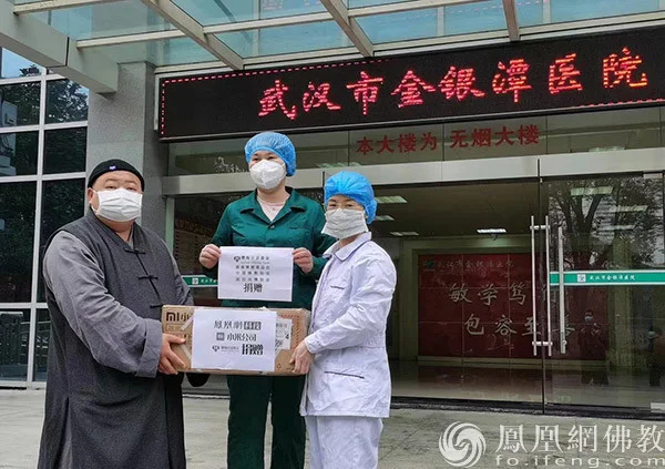 武汉疫情期间，觉心法师曾将慧海公益捐赠的12部小米手机亲自送到武汉金银潭医院，为医护人员解决了医院污染区急需手机的难题