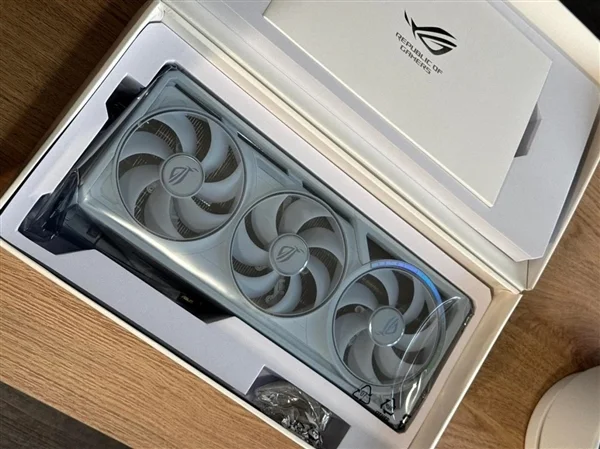 羡慕嫉妒！上万元RTX 5080订单虽取消仍送货 客服：不用退、送你了