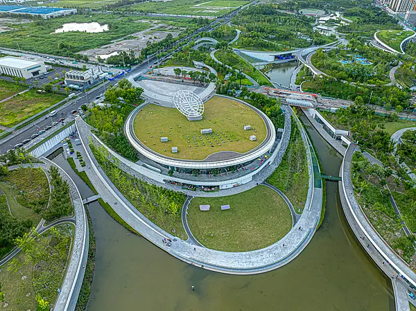 △桃浦中央绿地下面别有洞天。（图/视觉中国）