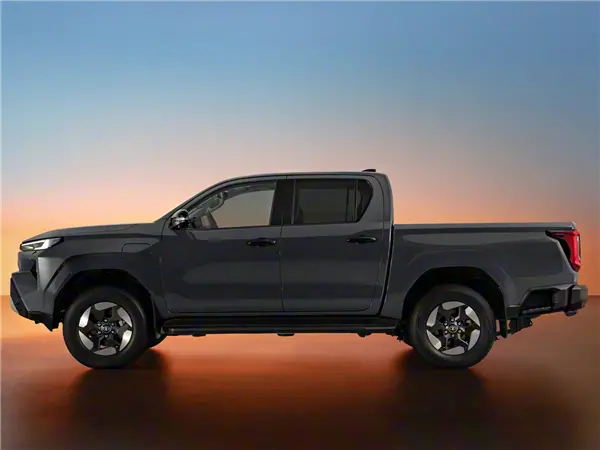 丰田“不死鸟”上新 全新海拉克斯皮卡发布：首次用上纯电