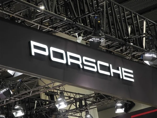 保时捷中国被曝自建充电站将停止运营：涉及超300座尊享充电站  