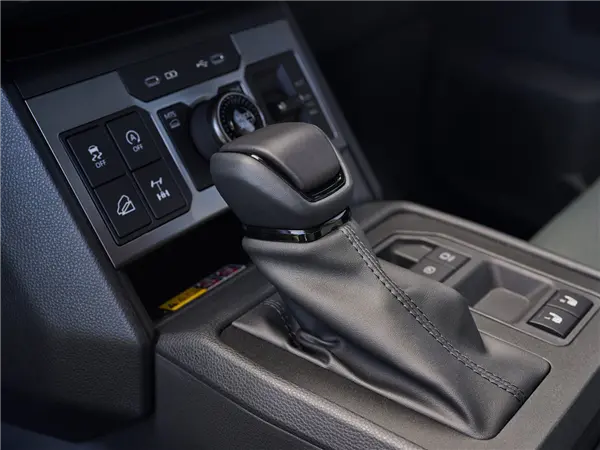 丰田“不死鸟”上新 全新海拉克斯皮卡发布：首次用上纯电