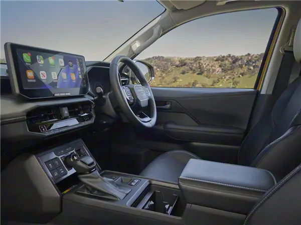 丰田“不死鸟”上新 全新海拉克斯皮卡发布：首次用上纯电