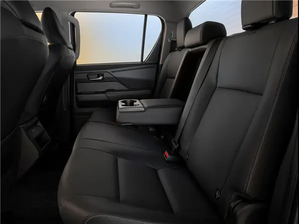 丰田“不死鸟”上新 全新海拉克斯皮卡发布：首次用上纯电