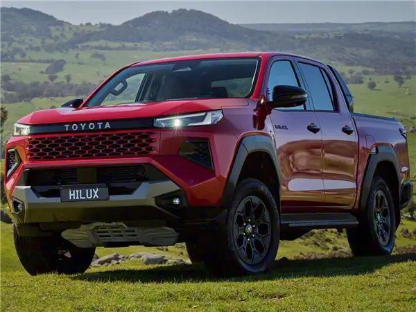 丰田“不死鸟”上新 全新海拉克斯皮卡发布：首次用上纯电