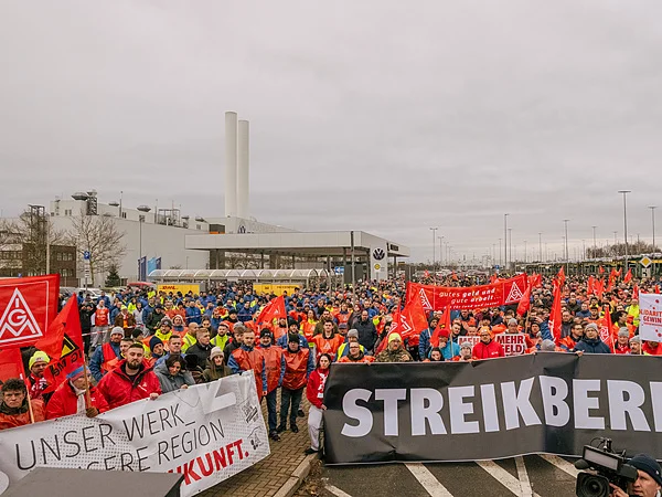 12月2日，薪资谈判破裂，德国大众汽车工会将开始大规模罢工 视觉中国