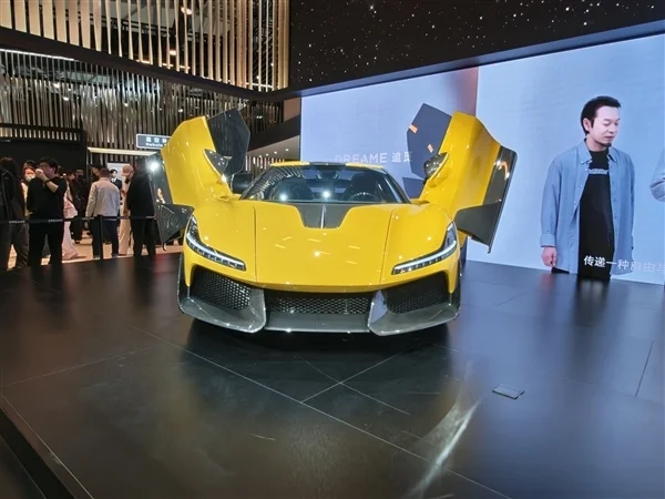 零百加速1.8秒！追觅首款汽车亮相 手握60万+买它还是小米SU7 Ultra