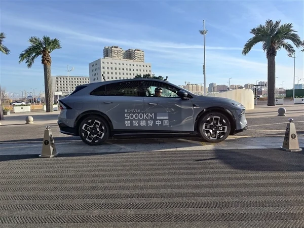 何小鹏：中美智驾同处第一梯队 中国道路复杂十倍难于美国！