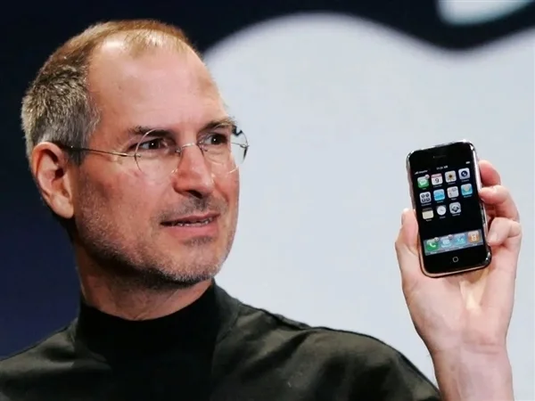乔布斯亲手打造！未开封4GB初代iPhone被拍卖：112万元刷新最贵纪录