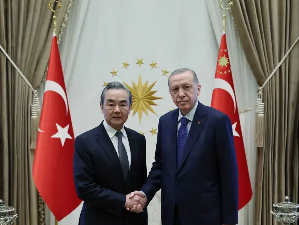 当地时间7月26日，土耳其总统埃尔多安在安卡拉会见正在访土的中共中央政治局委员、中央外办主任王毅 图：外交部网站