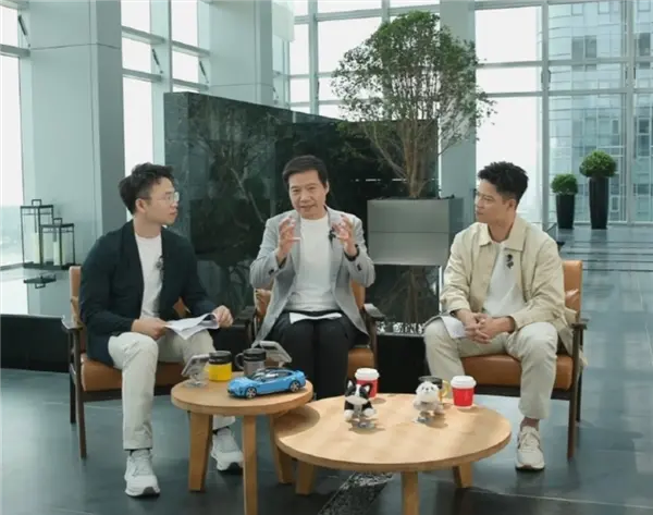 公开回应车主抱怨交付速度!雷军宣布:小米新一代SU7锁单超3万辆