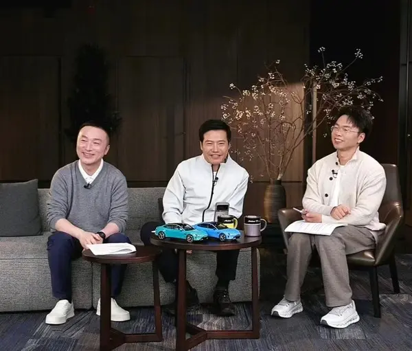 邓承浩回应学雷军直播风格：很有感染力 要多学多看