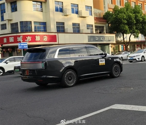小蓝灯点亮 小米大七座SUV澎程N90无伪实车曝光