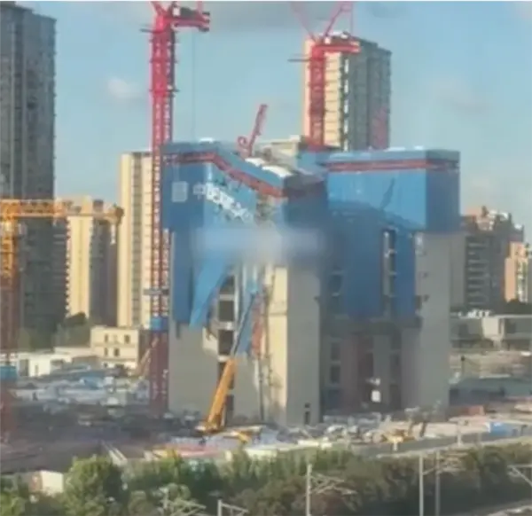 京东在建上海总部大楼疑歪斜 官方通报:主体结构无异常 无人员伤亡 涉事工地已停工