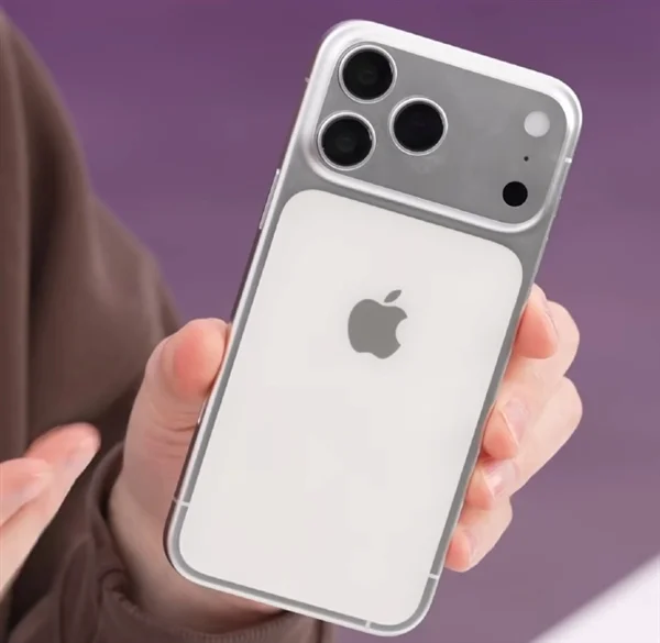 七年来外观首次大改！iPhone 17 Pro高保真机模曝光：铝合金+玻璃拼接工艺