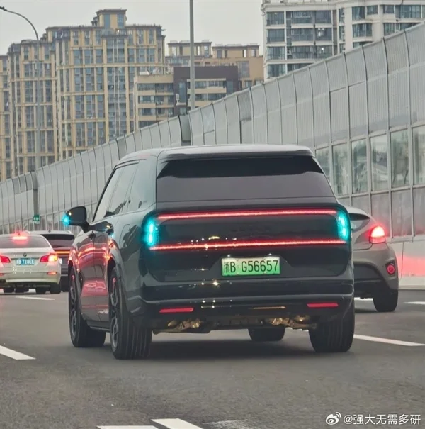 小蓝灯点亮 小米大七座SUV澎程N90无伪实车曝光