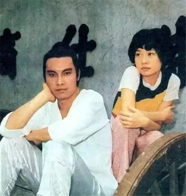 香港演员岳华去世，享年76岁，曾让港台三大名媛痴迷（香港演员岳华的妻子照片）