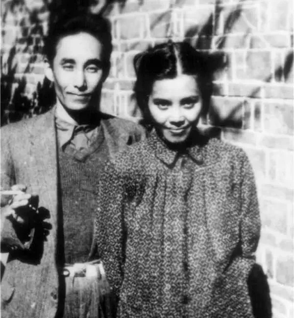 鹿地亘、池田幸子夫妇（1939年摄于重庆）