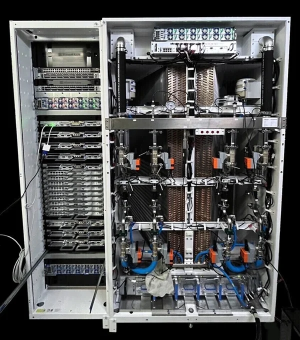 一颗芯片1800W功耗!NVIDIA下代AI服务器液冷就得40万元