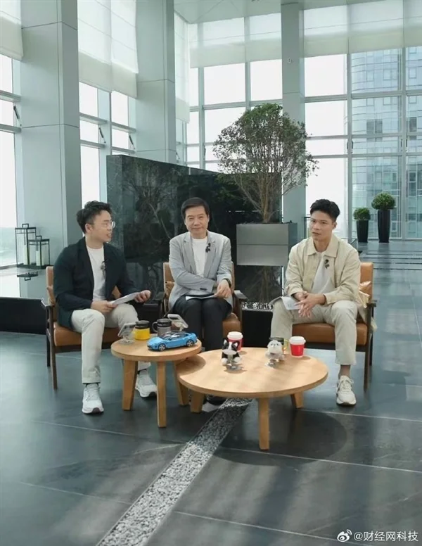 雷军回应新一代SU7发布会李斌魏建军缺席:虽然没来 也特别感谢