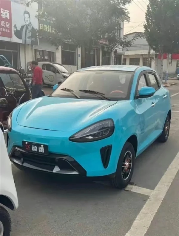 这对比图你说像吗！老头乐企业起诉小米汽车引热议 今天现场口审