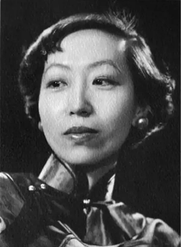 1954年,张爱玲在香港拍摄的照片