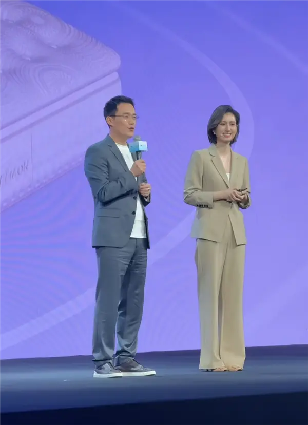 与OPPO最美产品经理同天离职引热议 王腾澄清：之前真不认识Monica