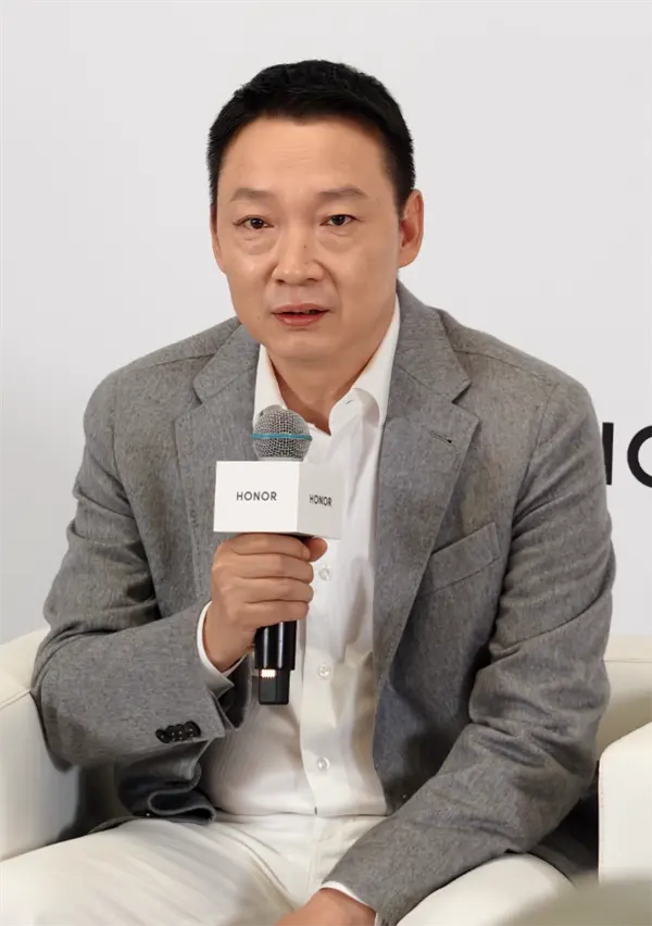 阿莱联手打造！荣耀CEO李健放话将超越苹果影像