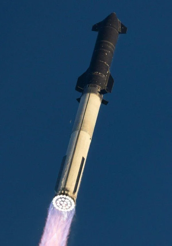 ���ǽ����ڶ����Էɣ�ͼԴ��SpaceX��