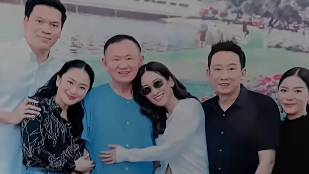 76岁泰国前总理他信入狱后全家福首度公开