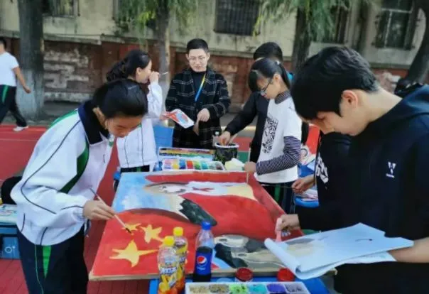 喜迎建国70周年，哈市这些孩子为祖国妈妈送上最诚挚的祝福-为祖国妈妈送祝福的贺卡怎么做的