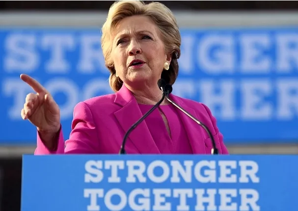 希拉里强硬发声：想战斗，就公开进行吧