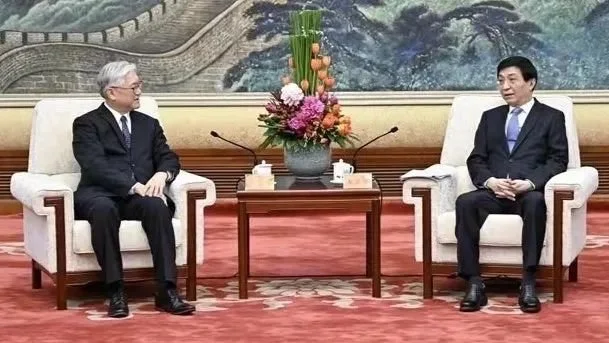 ▎王沪宁2月在北京人民大会堂接见夏立言一行。