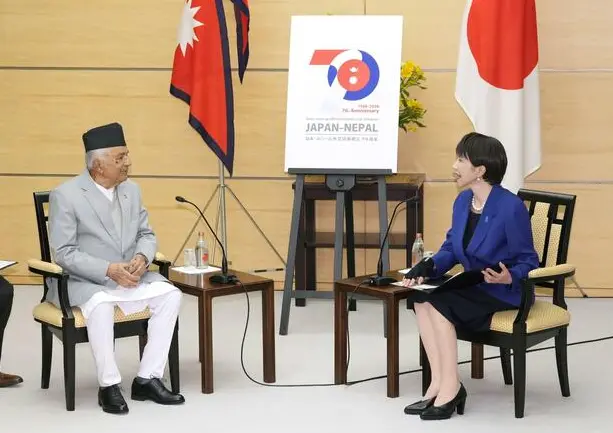 高市早苗不跟尼泊尔总统握手，再秀手伤