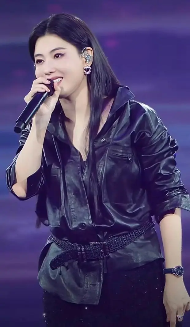 张柏芝深情真挚。