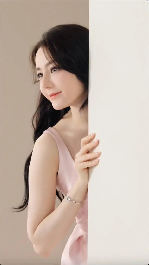 热巴好似小鹿。