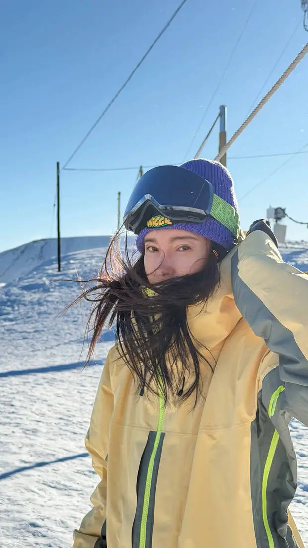李冰冰十分热爱滑雪。