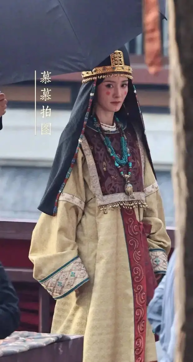 杨幂鲜卑女俑红妆路透曝光，