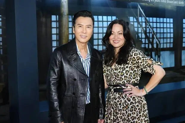 李香凝与甄子丹合影。