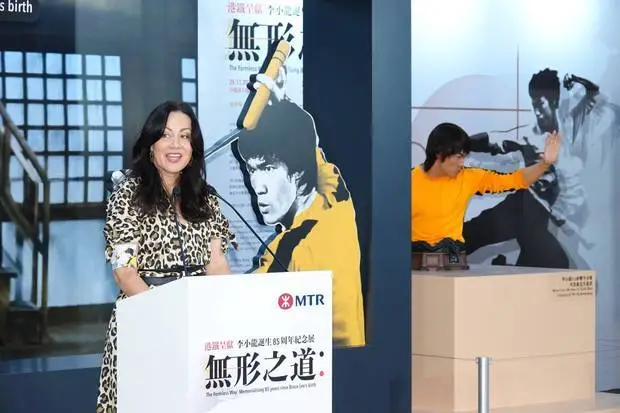 搜狐娱乐讯(视觉中国/图)2025年11月24日,李小龙女儿李香凝出席李小龙诞辰85周年纪念展“无形之道”,甄子丹到场助阵。