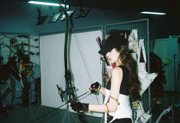 娜扎手持弓箭，身材超好！