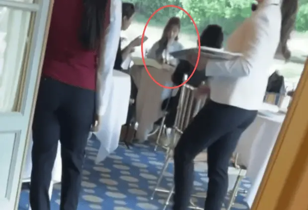 王心凌打扮靓丽,状态在线。