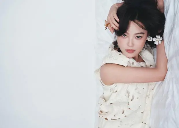 辛芷蕾松弛感拉满。