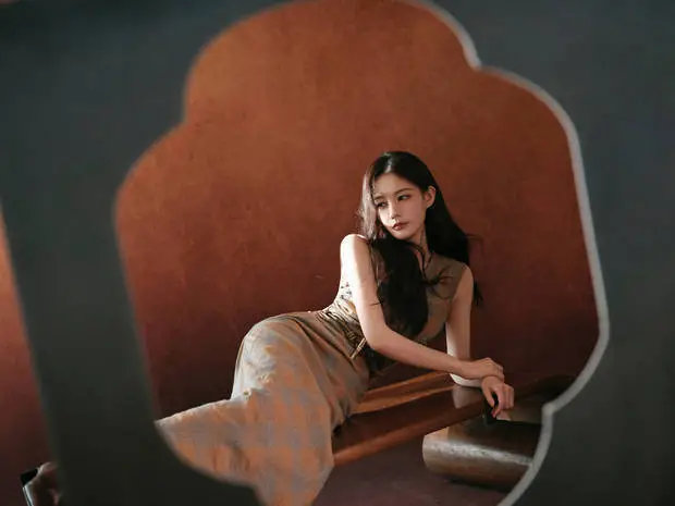 李一桐身材比例完美。