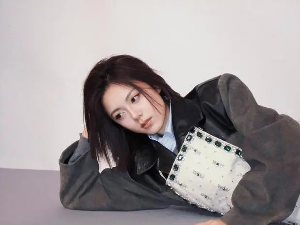 赵今麦少女感满满。