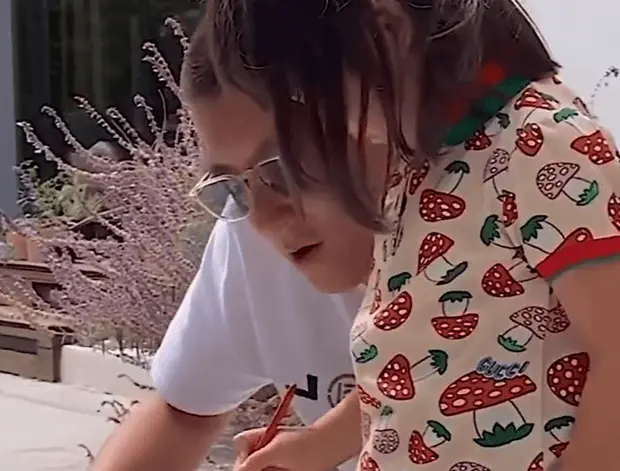 陈冠希始终对女儿呵护有加。