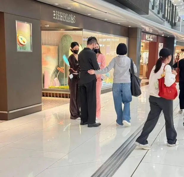 小S一家人到香港度假,生活滋润。
